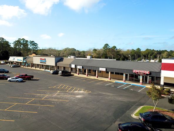 Winn Dixie Anchored Retail For Lease : 1452 S 6th St, Macclenny, FL 32063